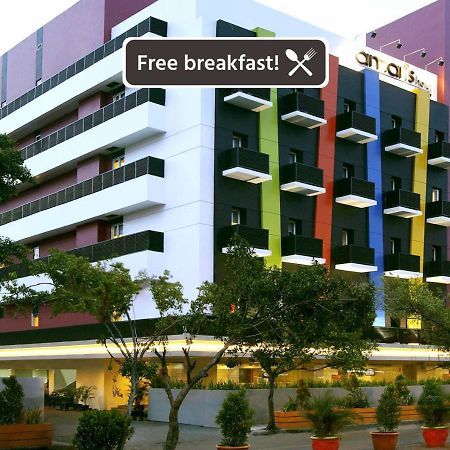 Amaris Hotel Mangga Besar Jakarta Exterior photo